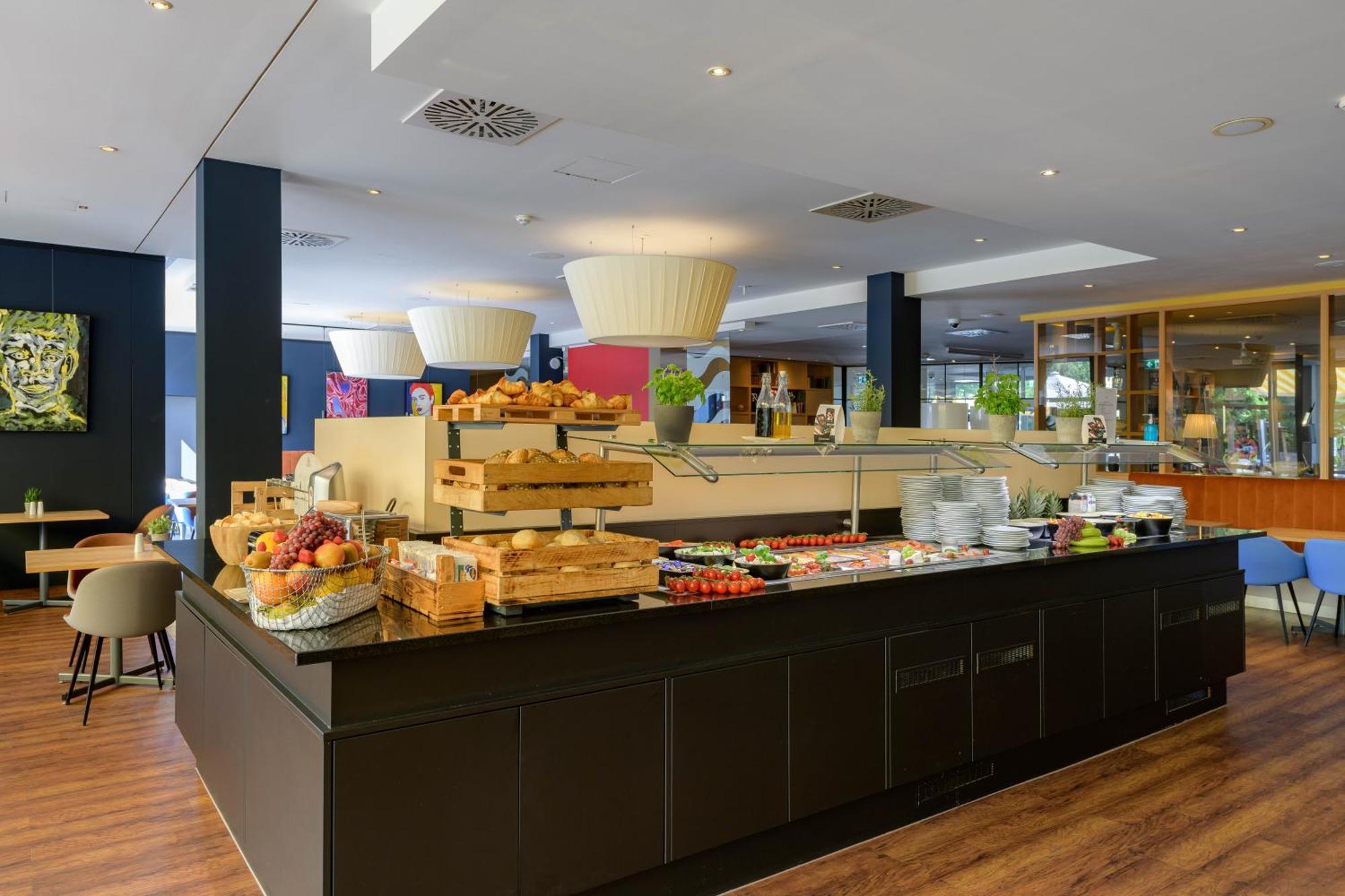 Отель Leonardo Hotel Hannover Medical Park 4*